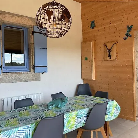 La Maison Bleue Du Plot * Ailhon